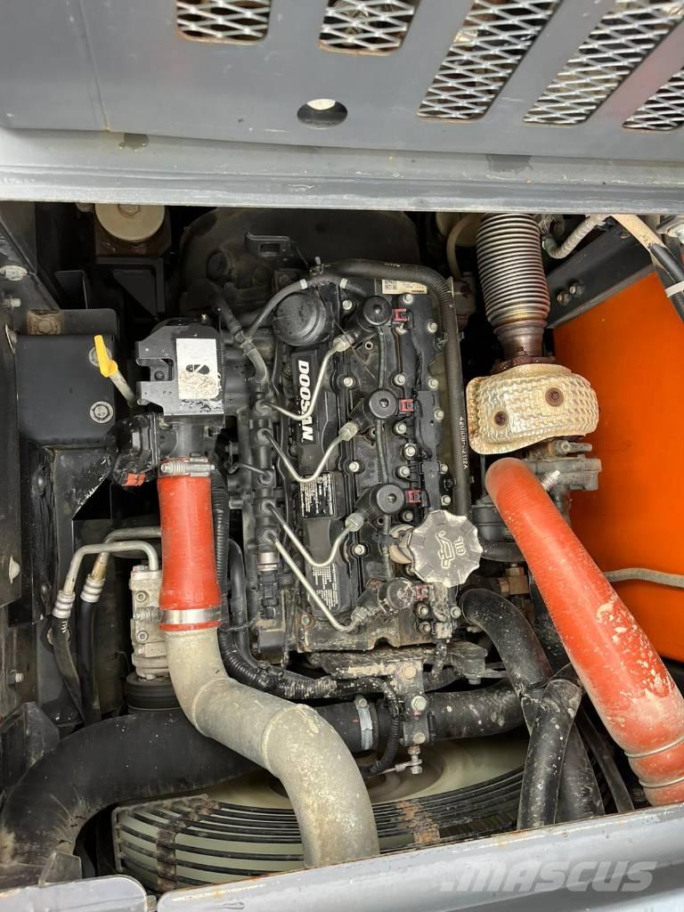 Doosan DX 140 LCR Гусеничні екскаватори