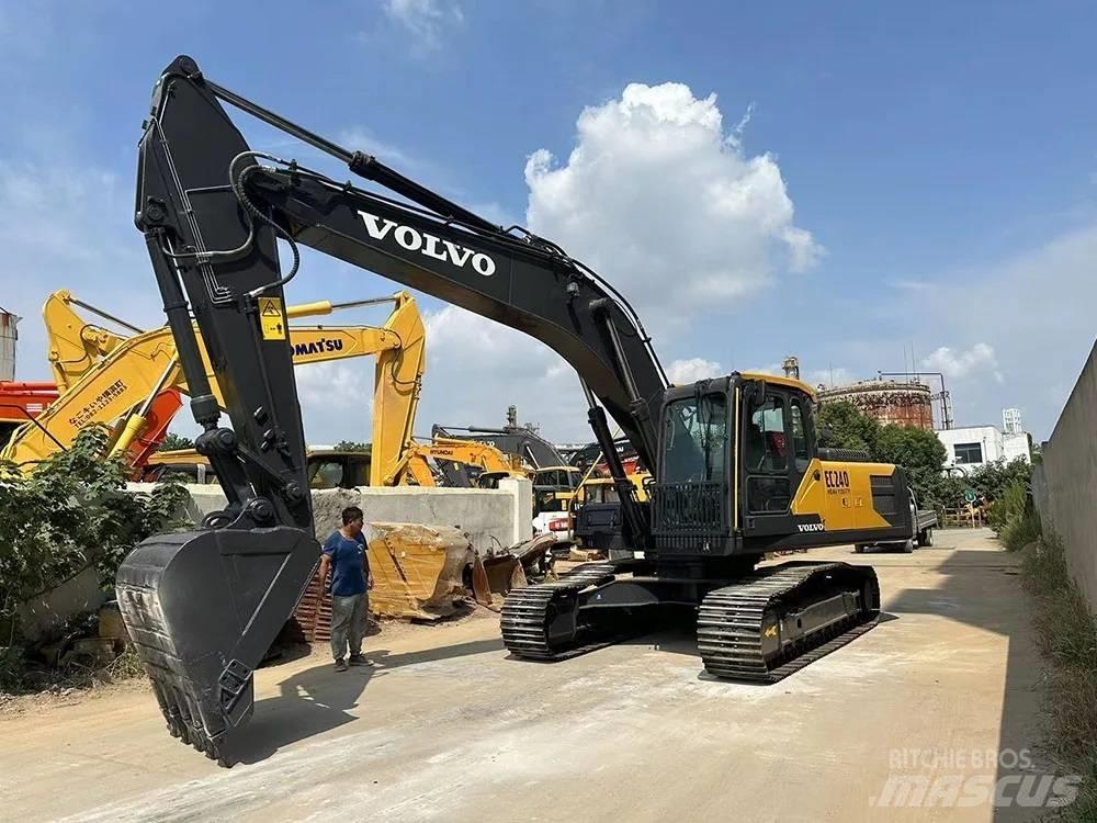 Volvo EC240D Гусеничні екскаватори