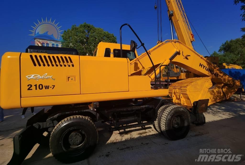 Hyundai R210W-7 Колісні екскаватори