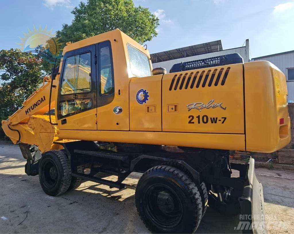 Hyundai R210W-7 Колісні екскаватори