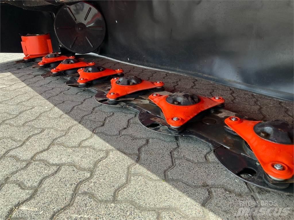 Kubota DM4032 Косилки-формувачі