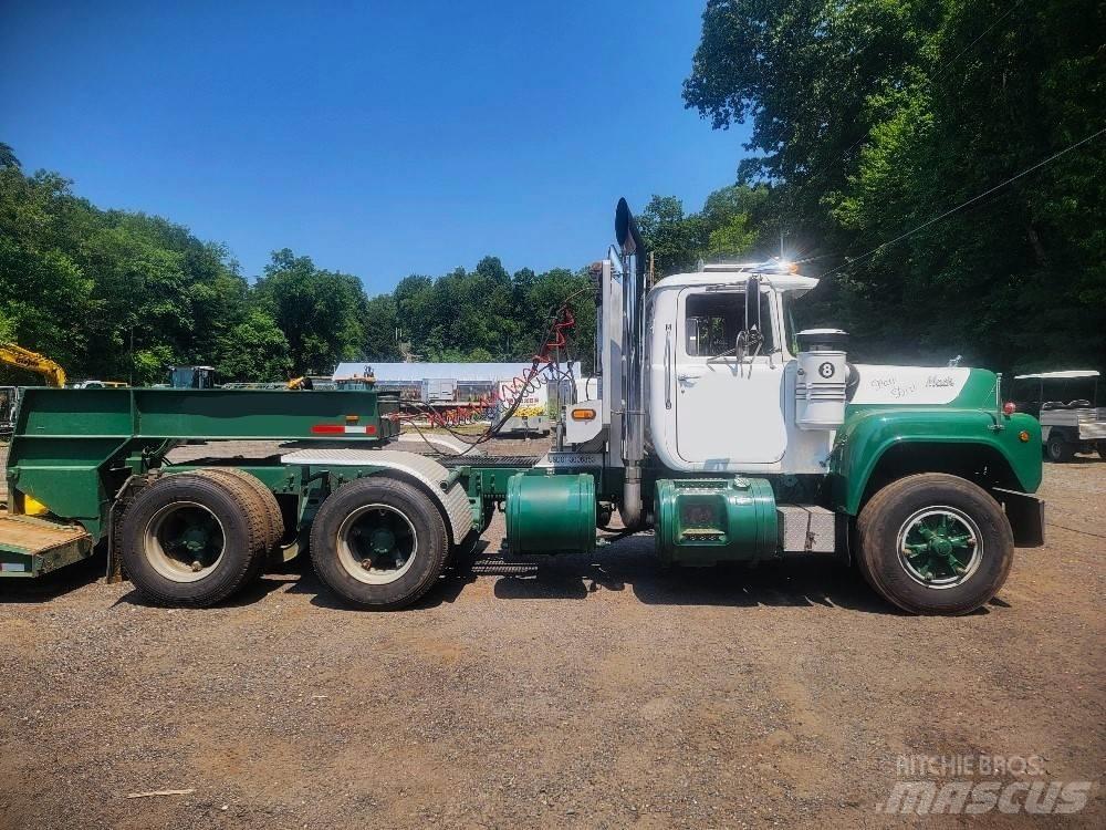 Mack R 688 ST Тягачі