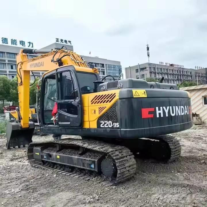 Hyundai 220-9S Гусеничні екскаватори