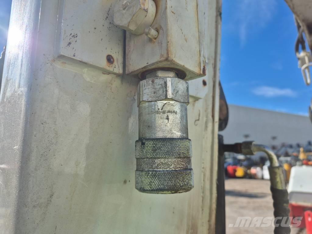 Takeuchi TB 280 FR Гусеничні екскаватори