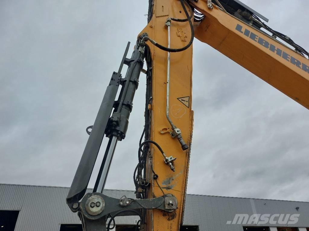 Liebherr R 936 LC Гусеничні екскаватори