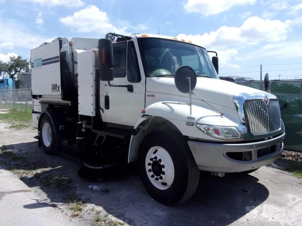 International 4300 Прибиральні машини