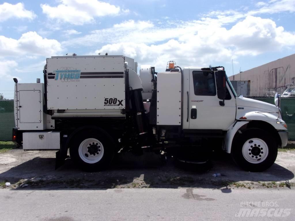 International 4300 Прибиральні машини