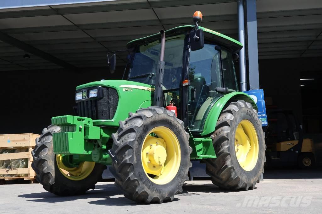 John Deere 5075 E Трактори