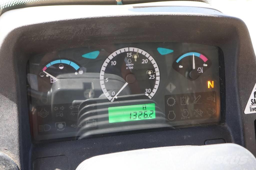 John Deere 5075 E Трактори