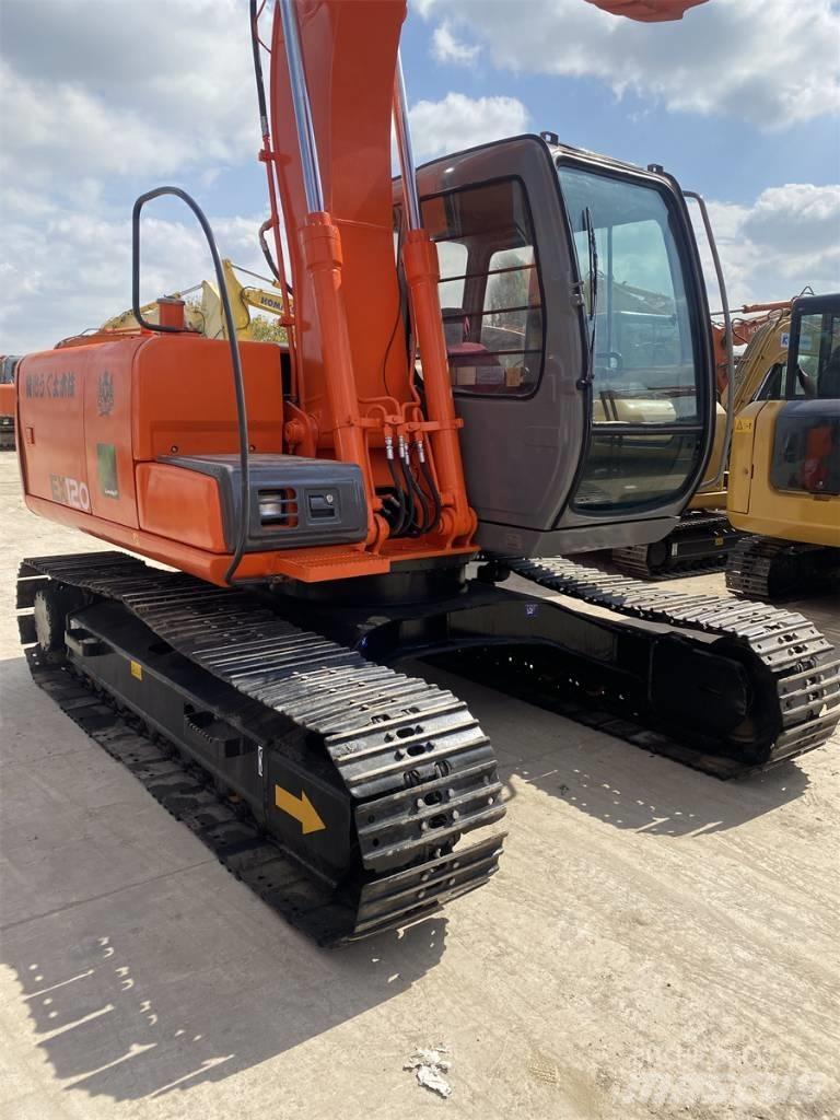 Hitachi EX120 Гусеничні екскаватори