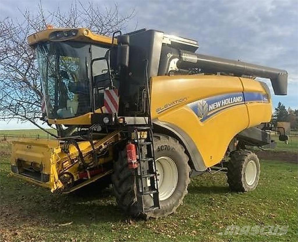 New Holland CX5090 Зернозбиральні комбайни