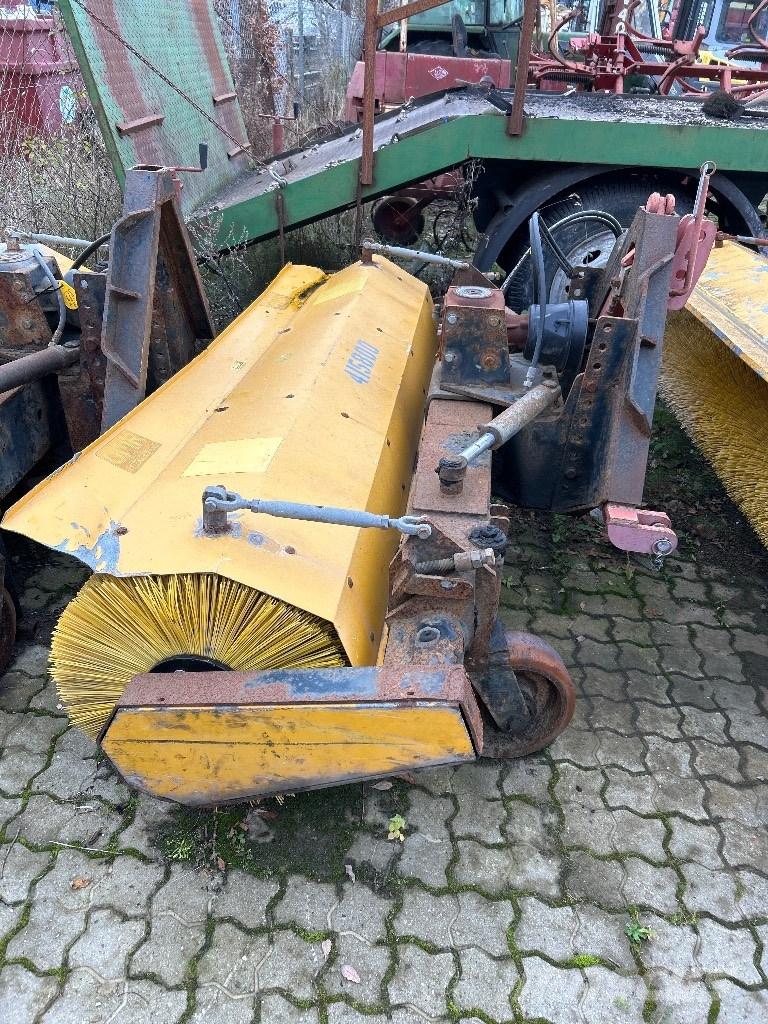 GMR FF2200 SPS Підмітальні машини