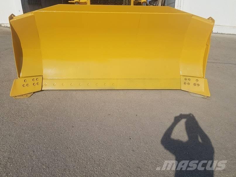 Komatsu D65EX-15 Гусеничні бульдозери