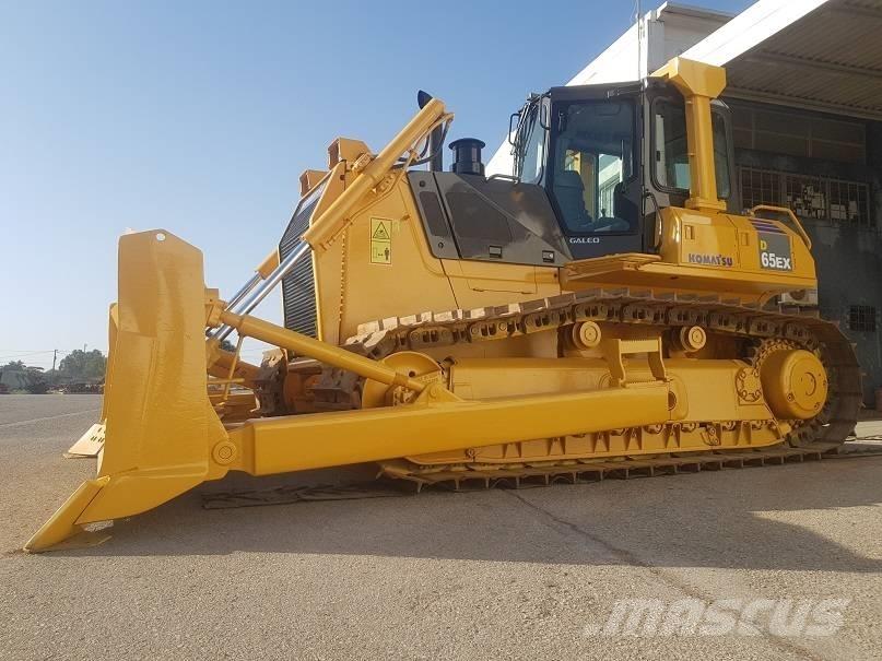 Komatsu D65EX-15 Гусеничні бульдозери