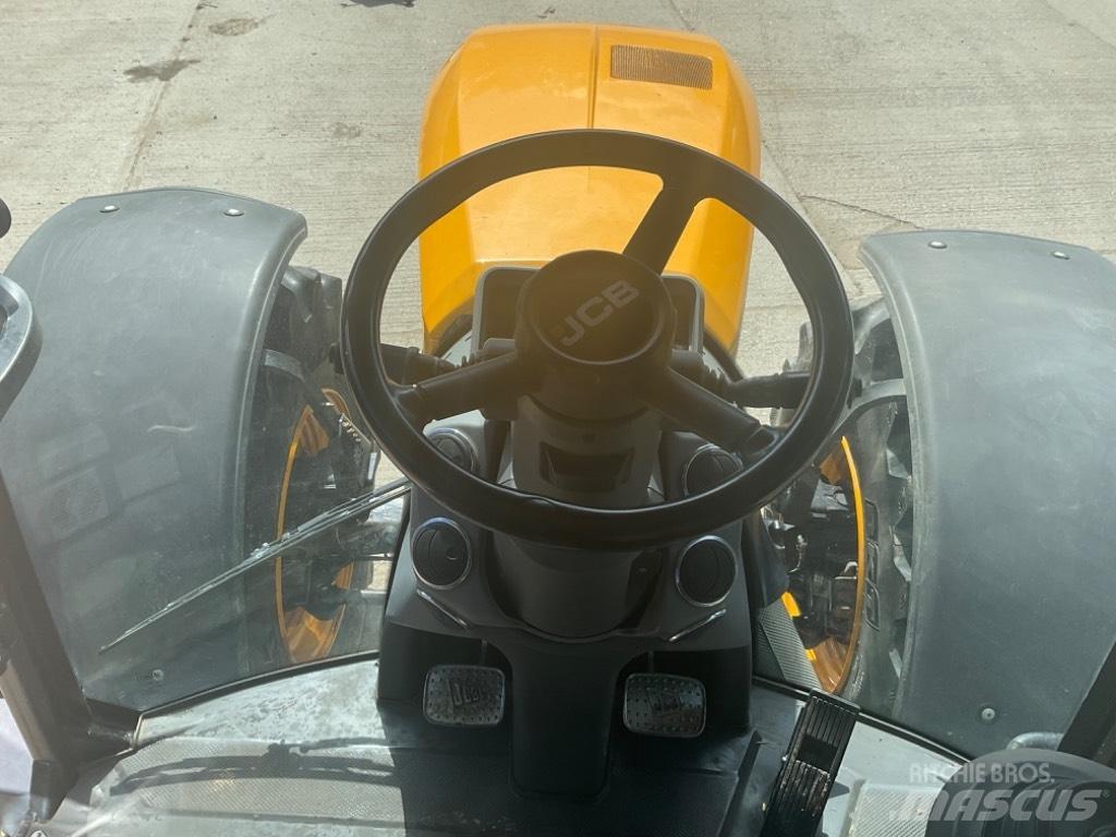 JCB Fastrac 4220 Трактори