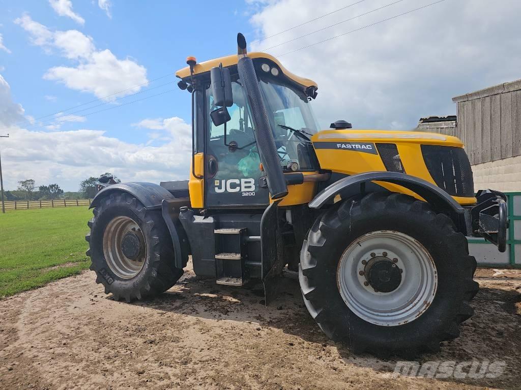 JCB Fastrac 3200 Трактори