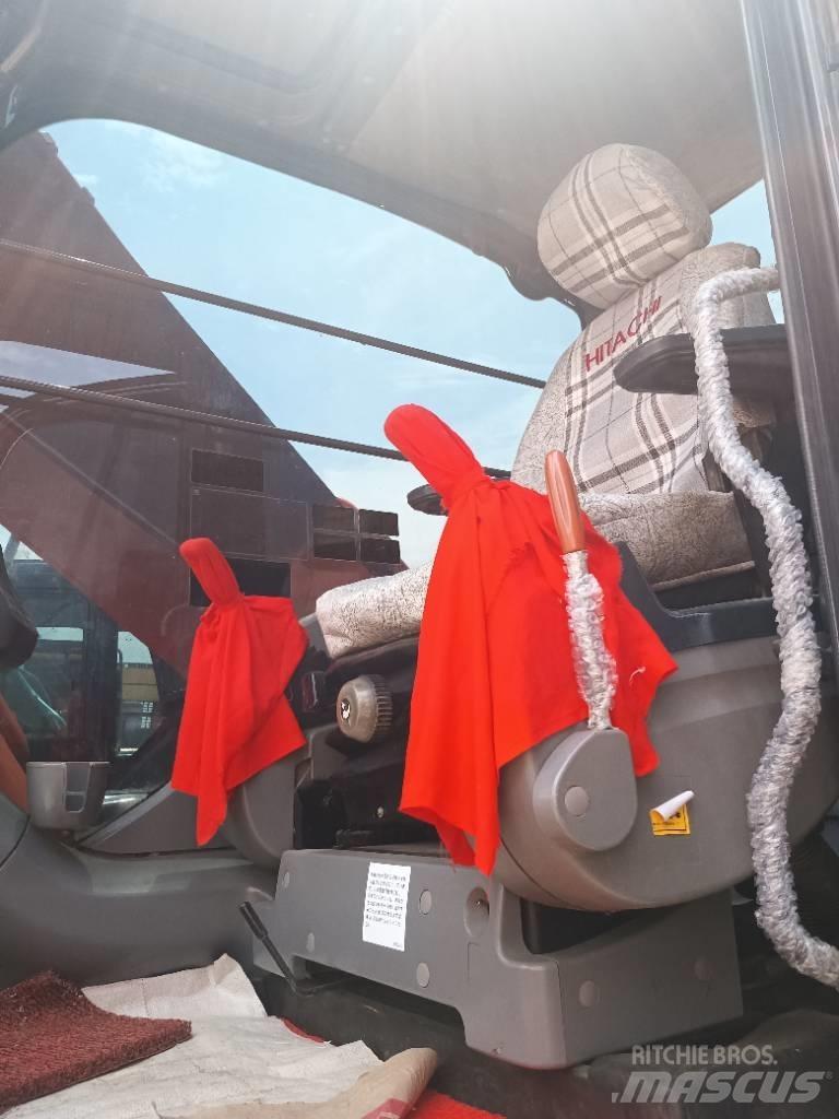 Hitachi ZX 240 Гусеничні екскаватори