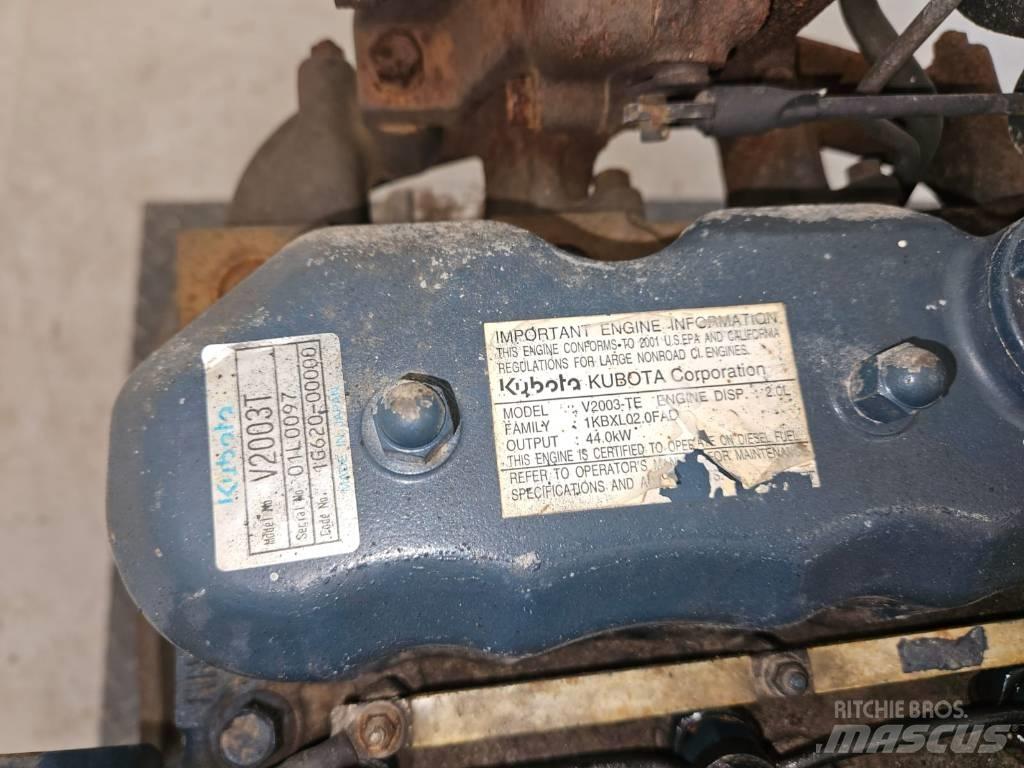 Kubota V 2003 T Двигуни
