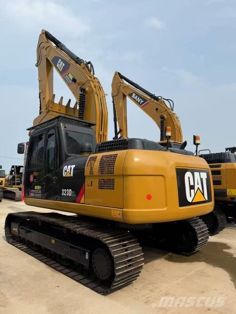 CAT 323D2L Гусеничні екскаватори