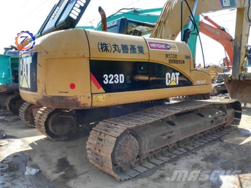 CAT 323 D L Гусеничні екскаватори
