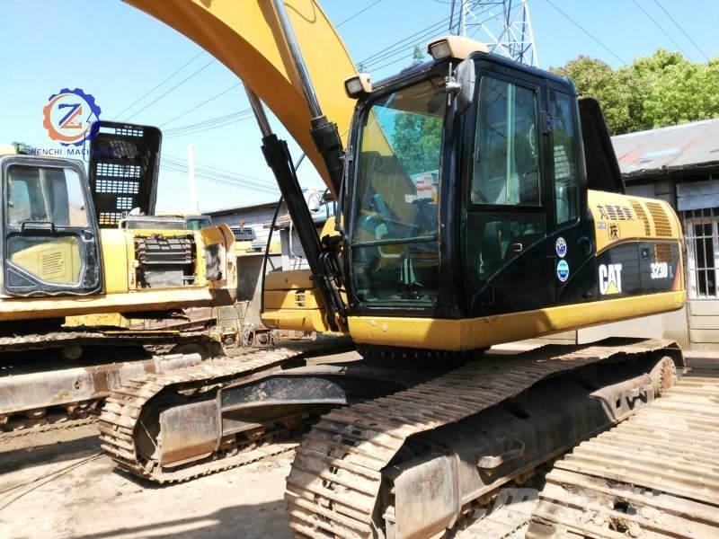 CAT 323 D L Гусеничні екскаватори