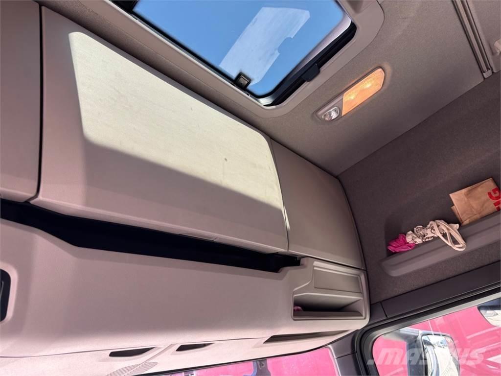 Scania R450 Тягачі