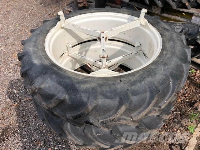 Pirelli 13.6 R38 Колеса