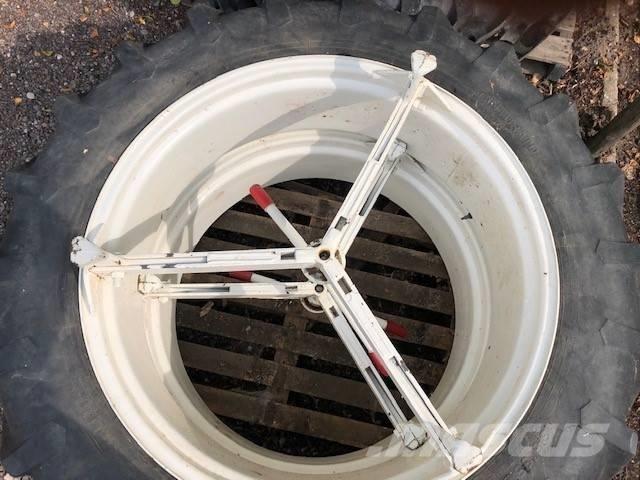 Pirelli 13.6 R38 Колеса