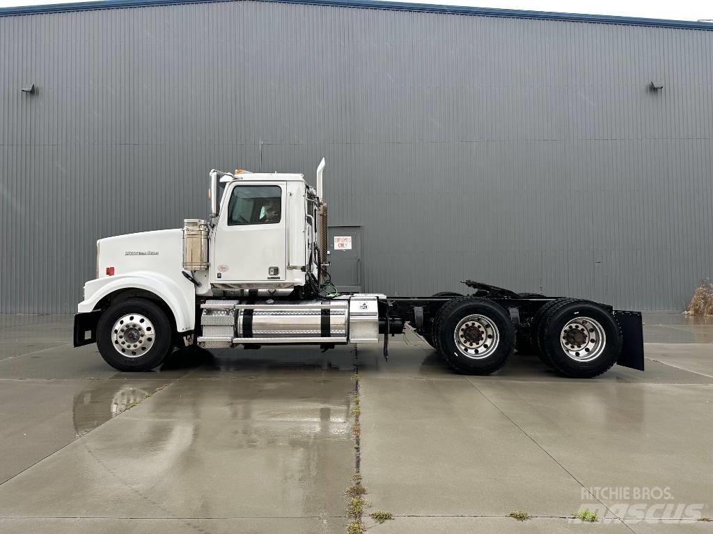Western Star 4900 SF Тягачі