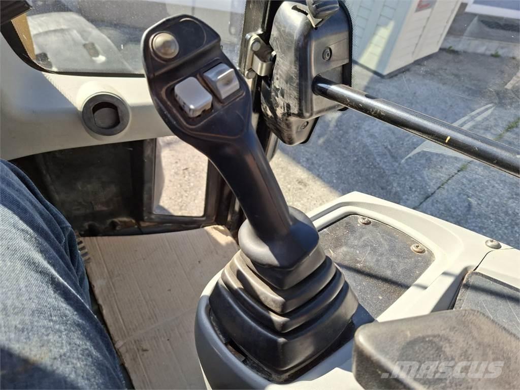 CAT 906H2 Фронтальні навантажувачі