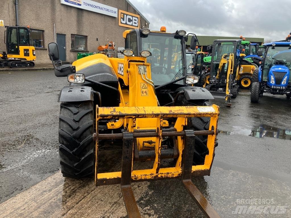 JCB 527-58 Agri Телескопічний навантажувач