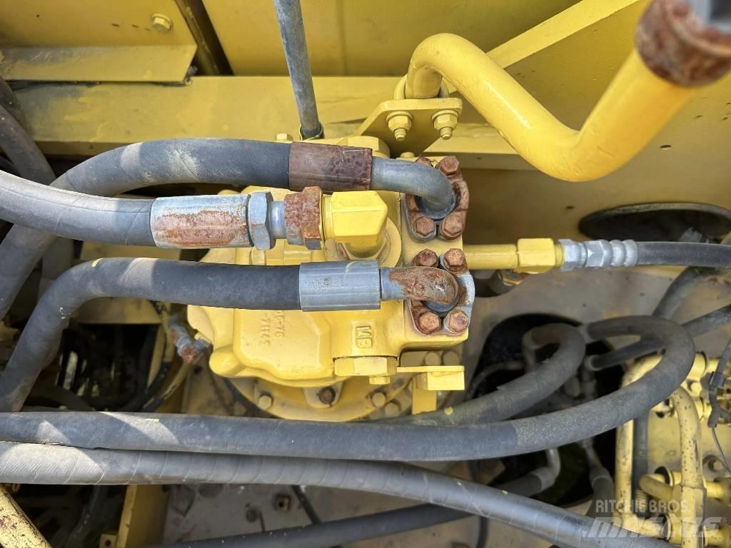 Komatsu PC240-8 Гусеничні екскаватори