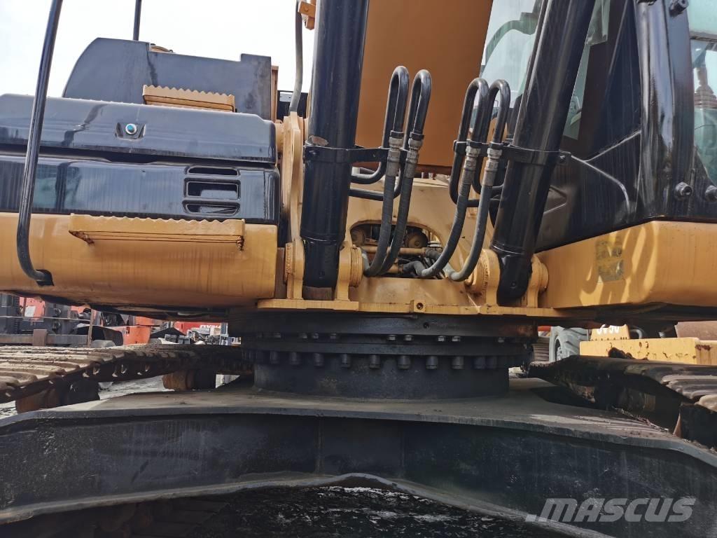 CAT 323D Гусеничні екскаватори