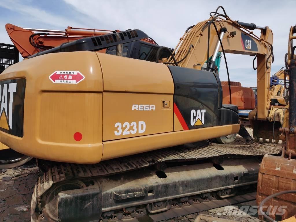 CAT 323D Гусеничні екскаватори