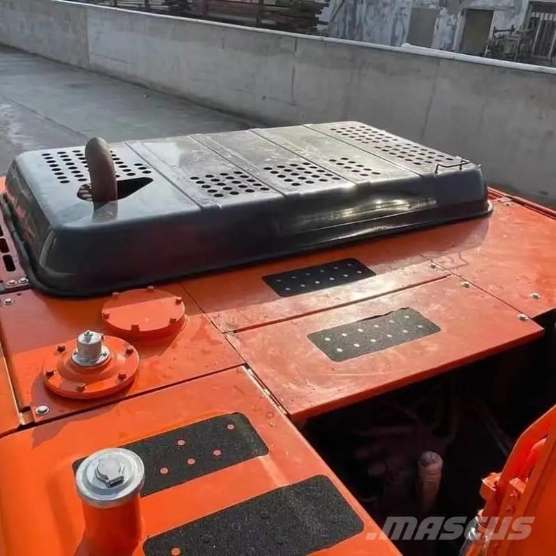 Hitachi ZX 200 Гусеничні екскаватори