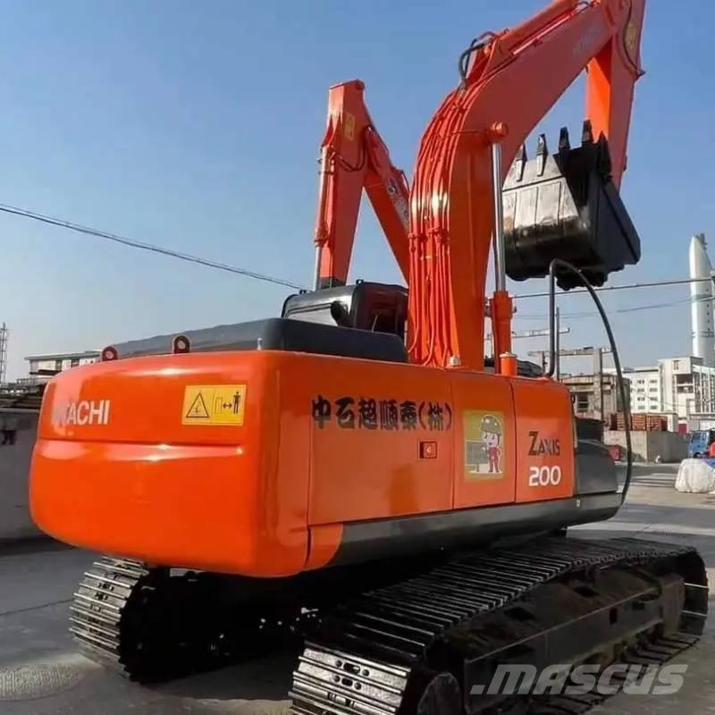 Hitachi ZX 200 Гусеничні екскаватори