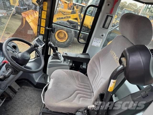 Hitachi ZW 250-6 Фронтальні навантажувачі