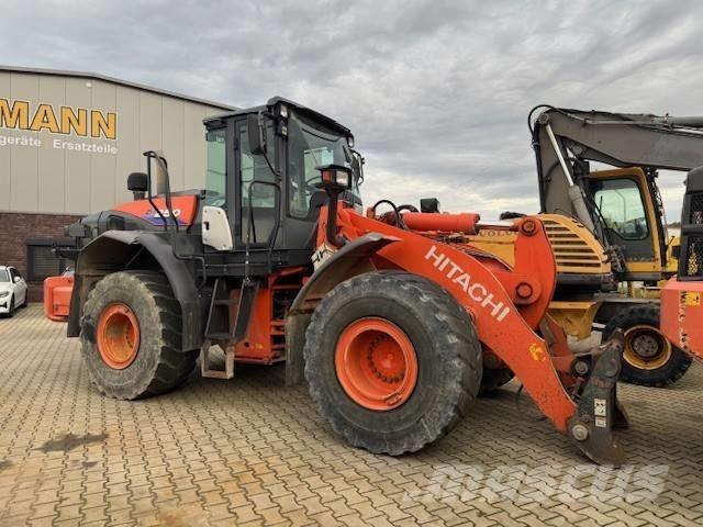 Hitachi ZW 250-6 Фронтальні навантажувачі