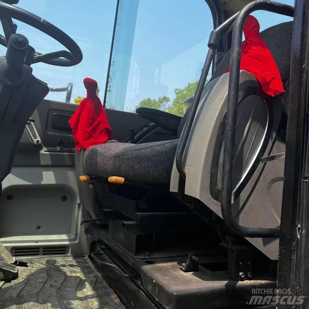 Hyundai R60W-7 Колісні екскаватори