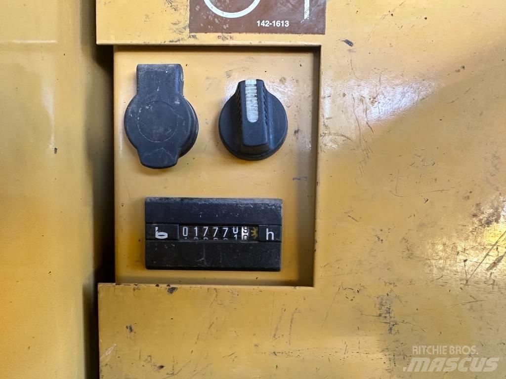 CAT M 320 VAH Колісні екскаватори