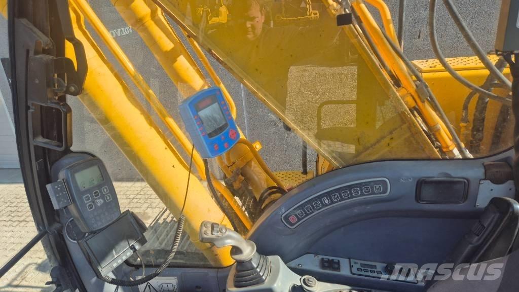 JCB JS 220 LC Гусеничні екскаватори