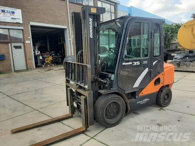 Doosan D 35 C-7 Дизельні навантажувачі