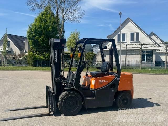 Doosan D30 Plus Дизельні навантажувачі
