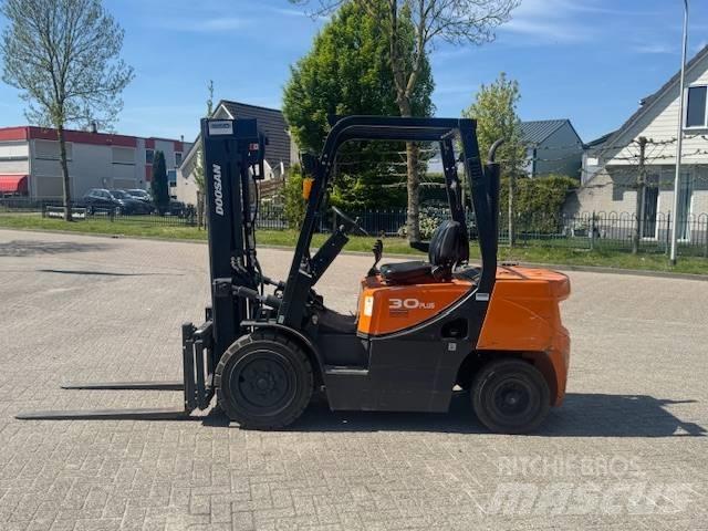 Doosan D30 Plus Дизельні навантажувачі