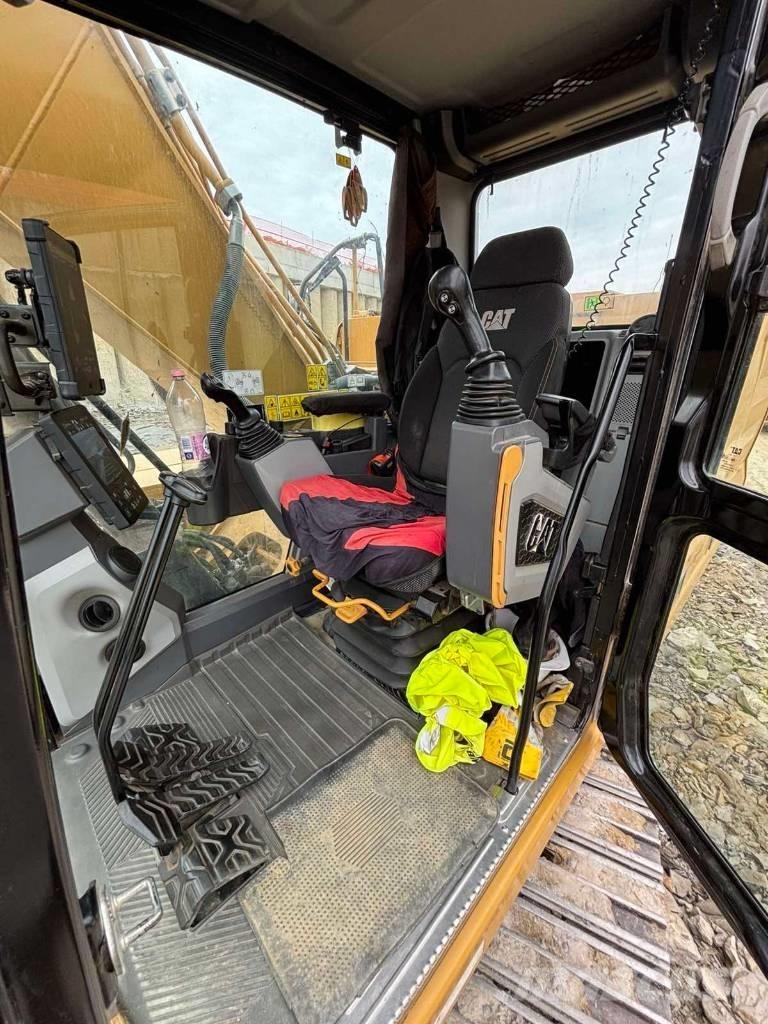 CAT 320 Гусеничні екскаватори