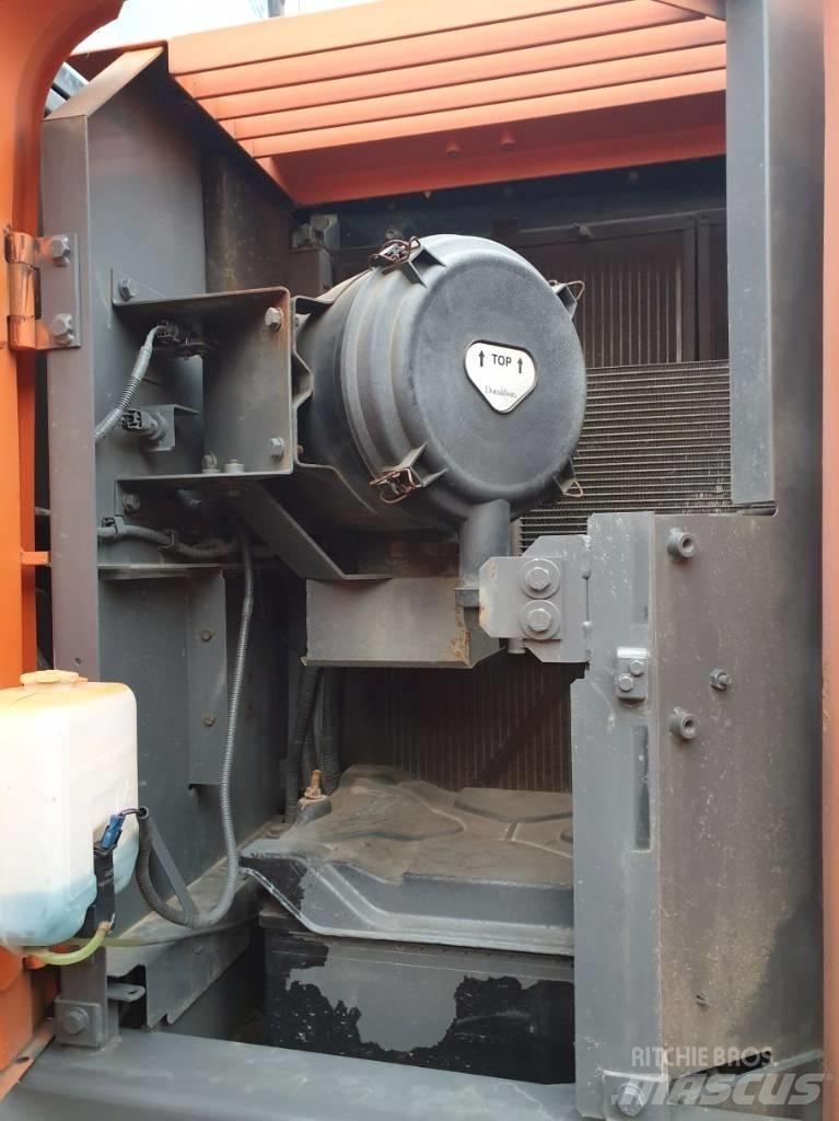 Hitachi ZX225USLC-3 Гусеничні екскаватори