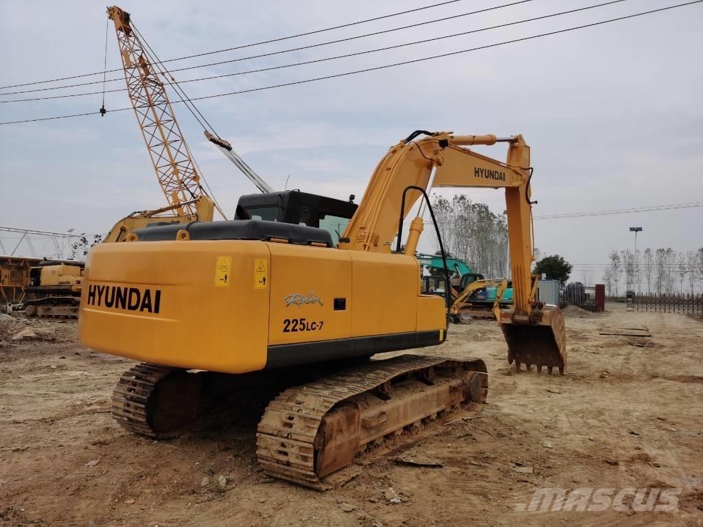 Hyundai R225LC-7 Гусеничні екскаватори