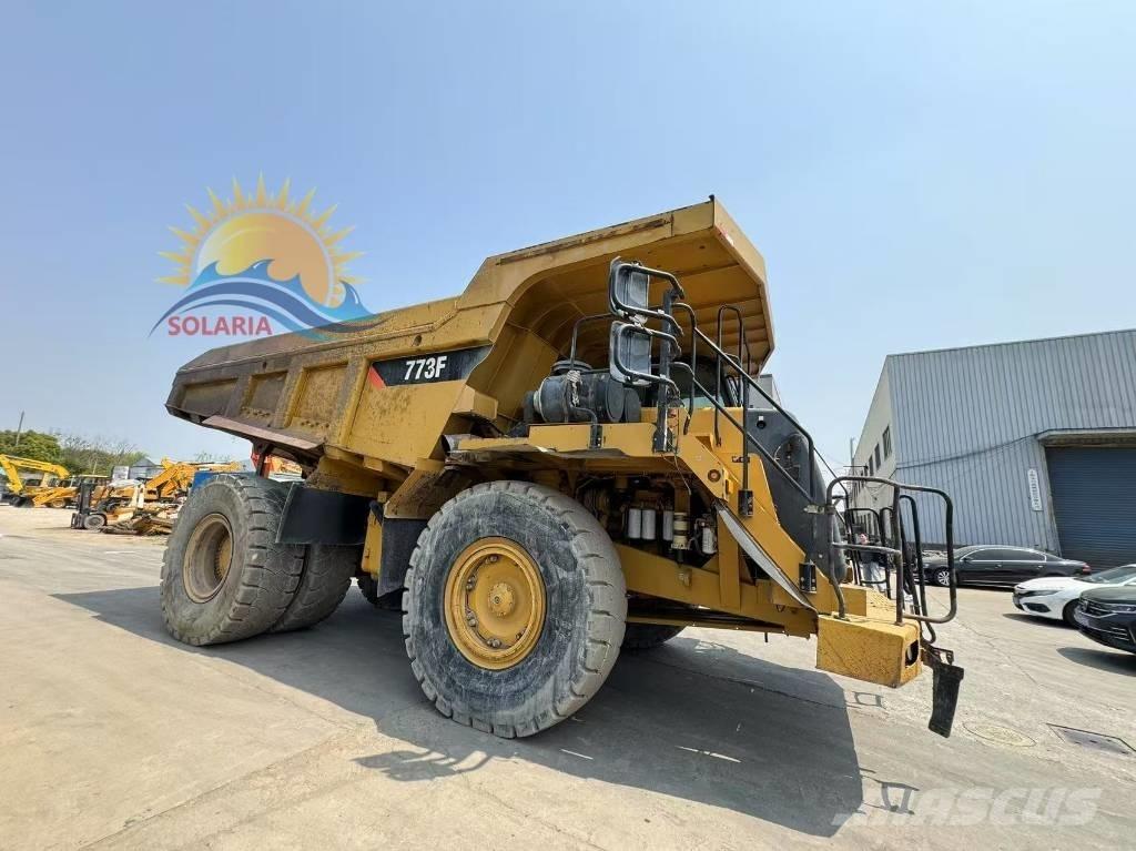 CAT 773 F Зчленовані самоскиди