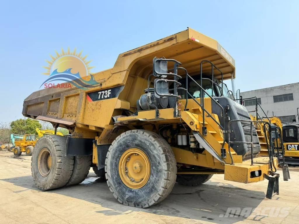 CAT 773 F Зчленовані самоскиди