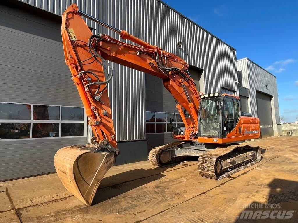 Doosan DX255LC-3 Гусеничні екскаватори